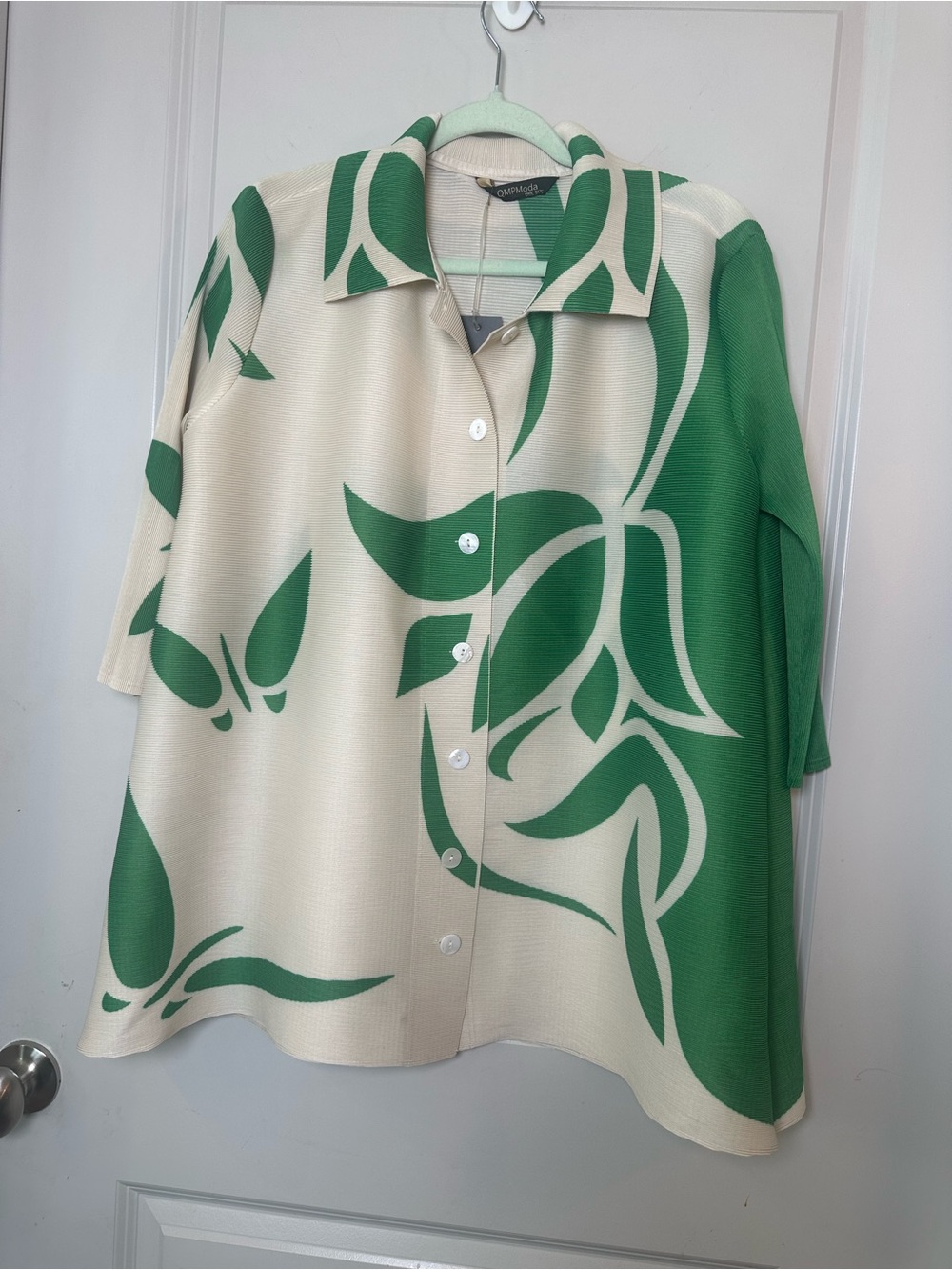 NEW QMP Moda Pleated Green & Cream Abstract Leaf Print Relaxed Button Up Shirt
